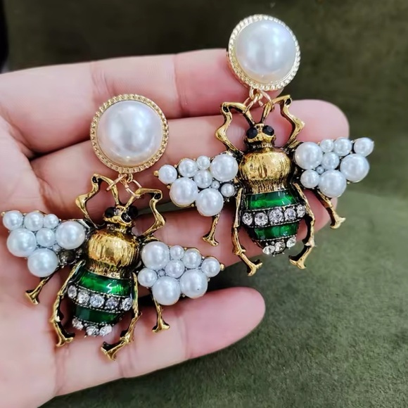 Vintage Honeybee Elegant Gold Green Bee Earrings - Picture 2 of 2